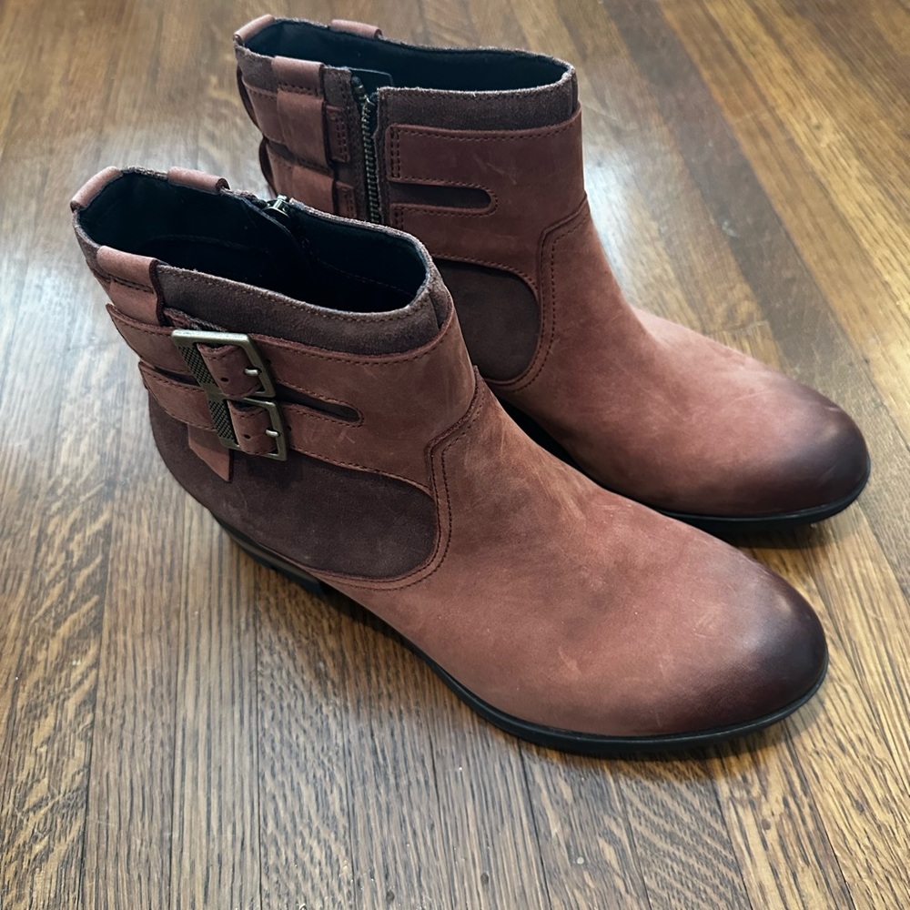 Sorel Lolla Ankle Booties